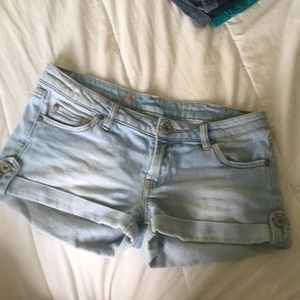 Light-wash Jean Shorts
